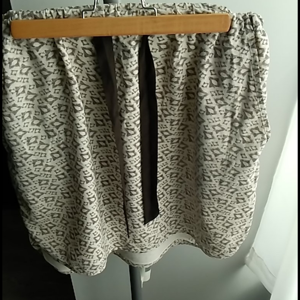 ✨HP✨CLUB MONACO 💯% Silk "Sporty" Skirt - Picture 4 of 10